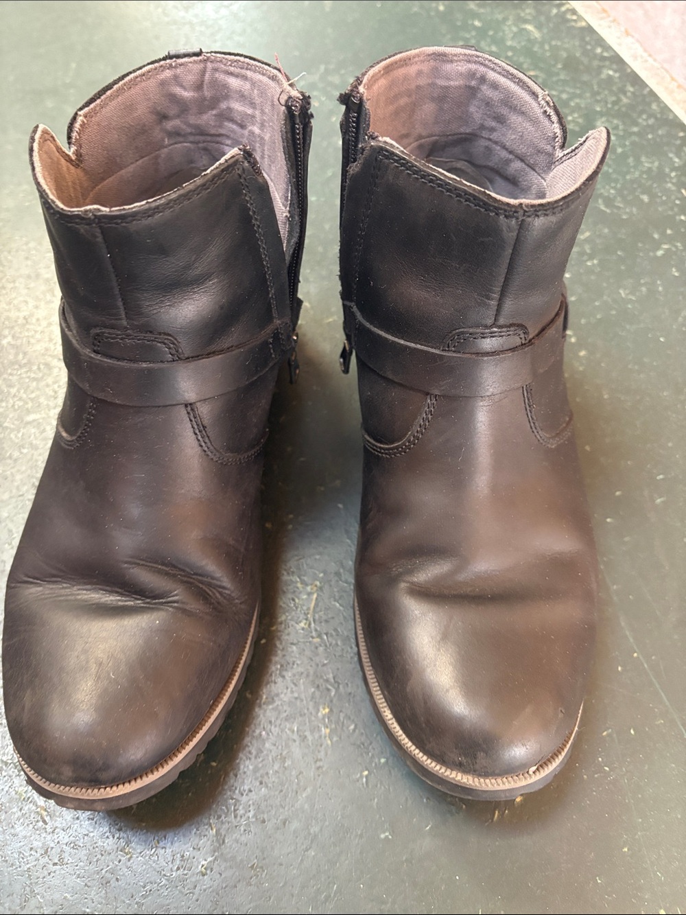 Tevas Blavk Leather Ankle Boots